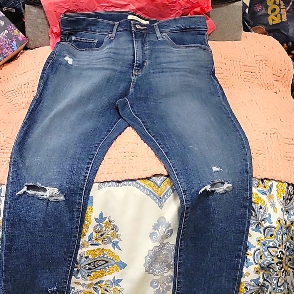 Levi's 311 shaping skinny gently worn jeans,  blissfully comfy! Size 32 waist